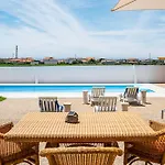 Wake Up With The Sea Breeze- House With Pool Ap3 Lavra