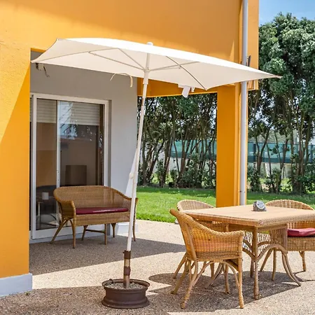 Wake Up With The Sea Breeze- House With Pool Ap3 Apartment